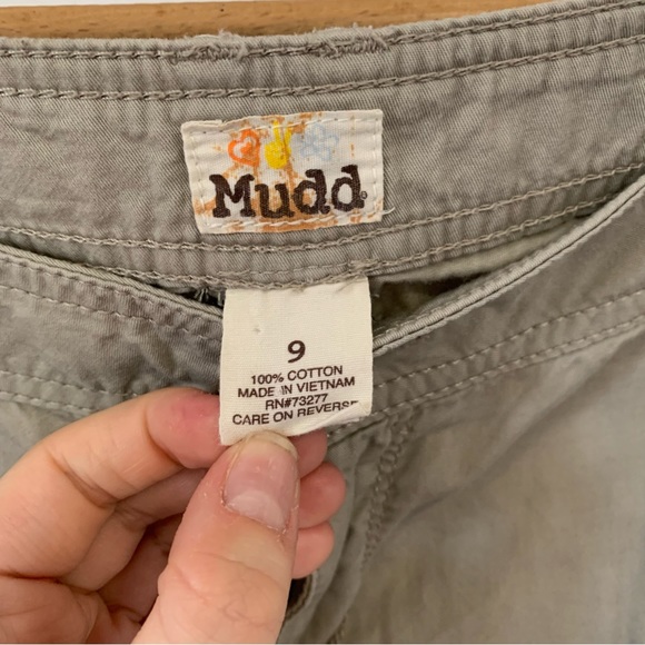 Y2K Grey Taupe Cargo Capri Pants Mudd Size 9 - Picture 3 of 4